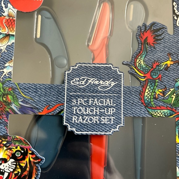 Ed Hardy 3 pc men's Facial Touch-up Razor Set travel grooming kit & Razor See - Picture 2 of 12